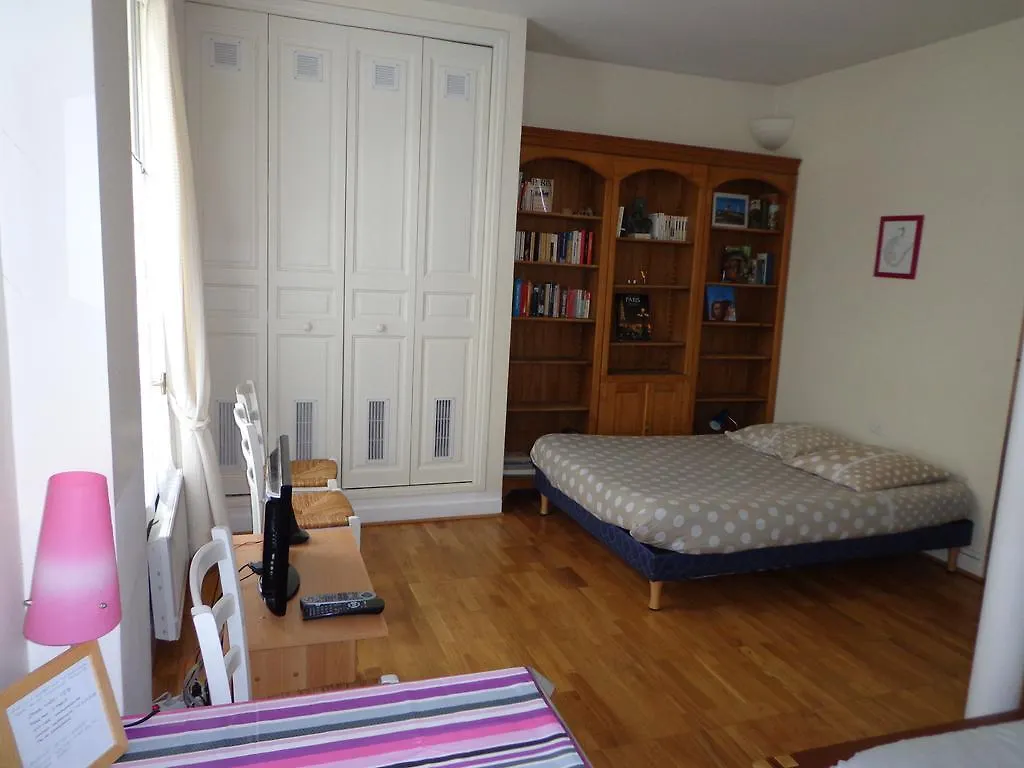 Alesia Grand Studio Apartment Paris