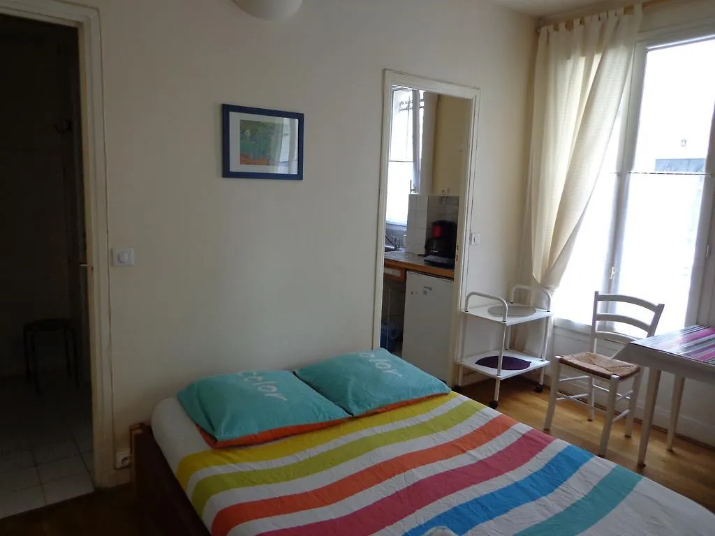 Alesia Grand Studio Apartment Paris