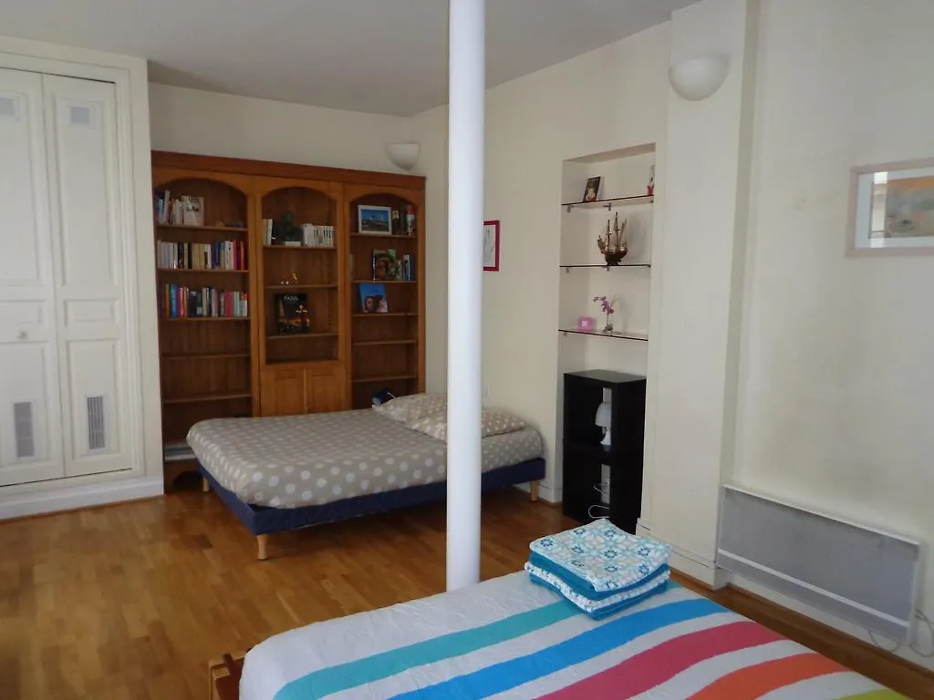 Alesia Grand Studio Apartment
