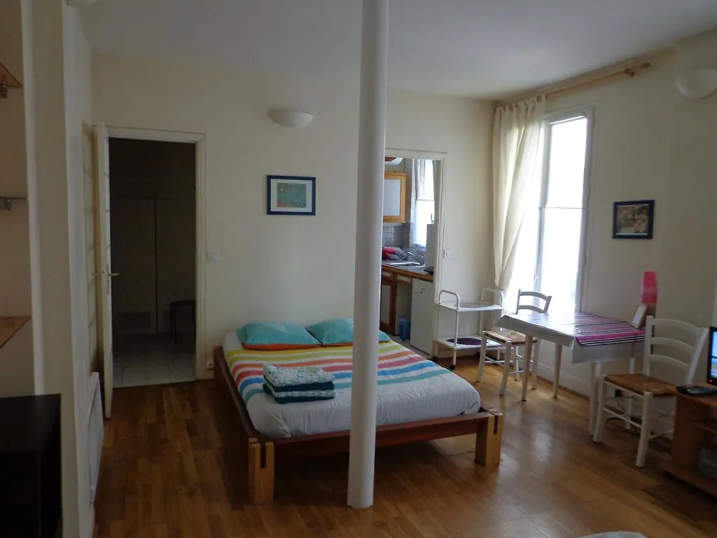 Alesia Grand Studio Apartment Paris